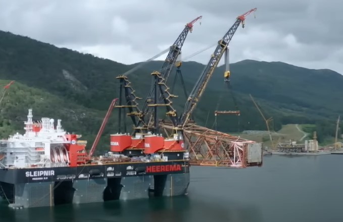 Span 3.2m~6.0m Marine Floating Dock Crane Heavy Lifting For Shipyard Port